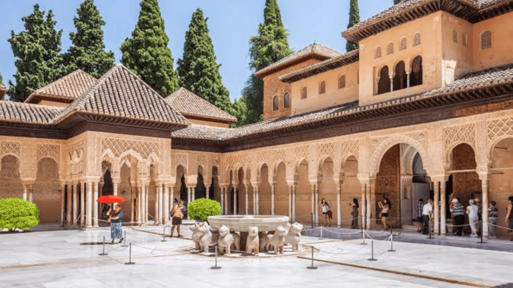 قصر الحمراء تحفة معمارية تاريخية في غرناطة -